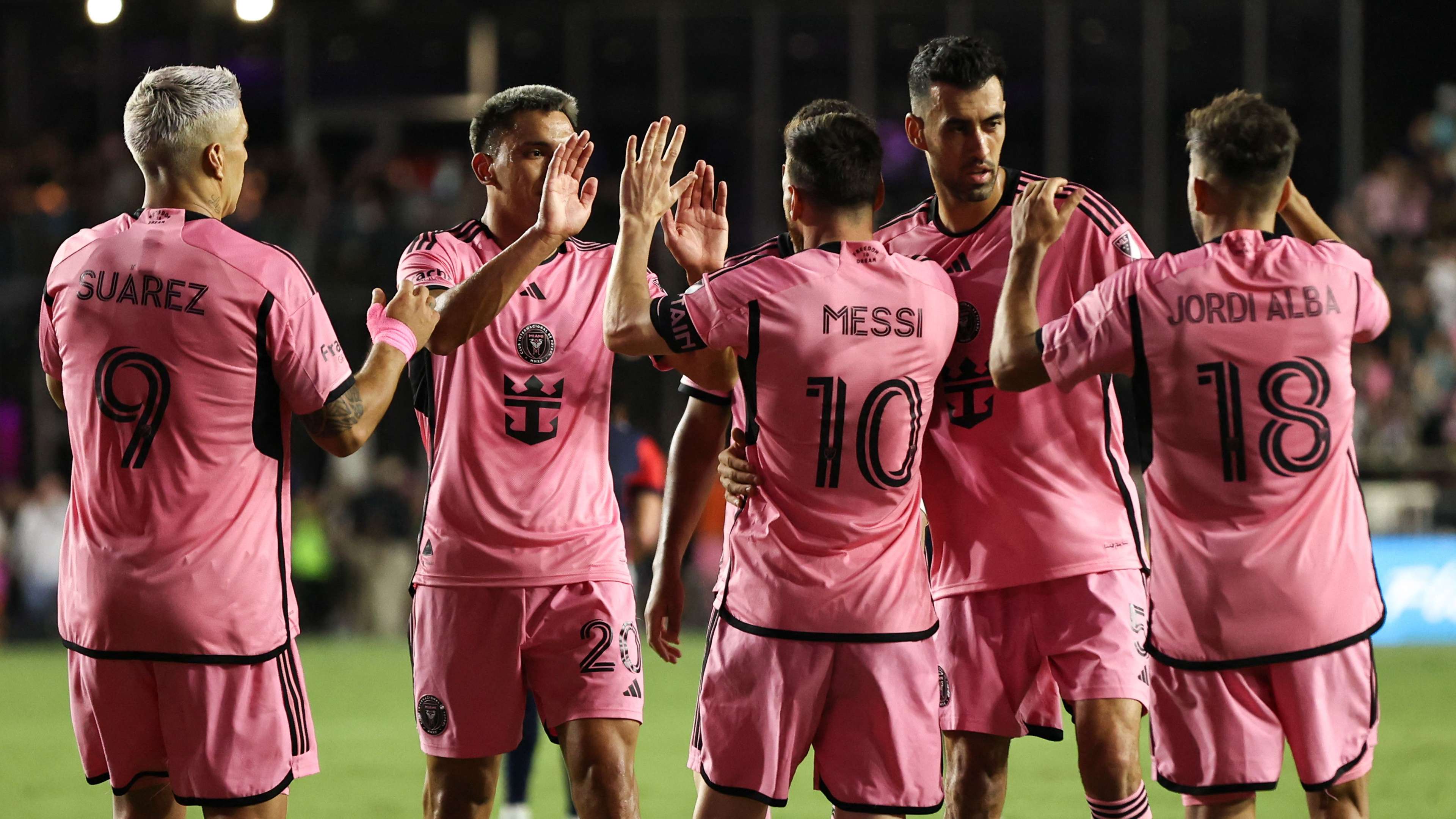 攻球员占据 攻球员占据